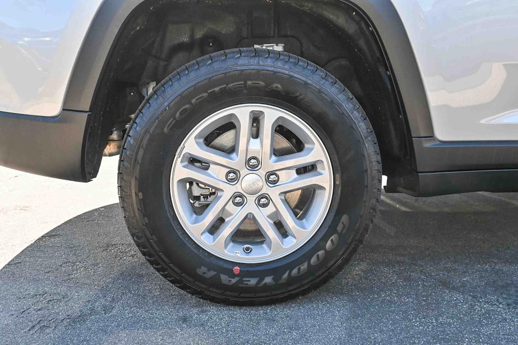 Thumbnail: 2025 Jeep Grand Cherokee - 7