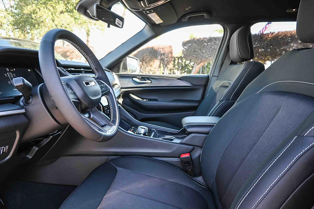 Thumbnail: 2025 Jeep Grand Cherokee - 10