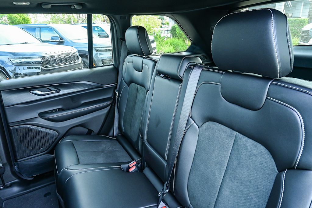 Thumbnail: 2025 Jeep Grand Cherokee - 30