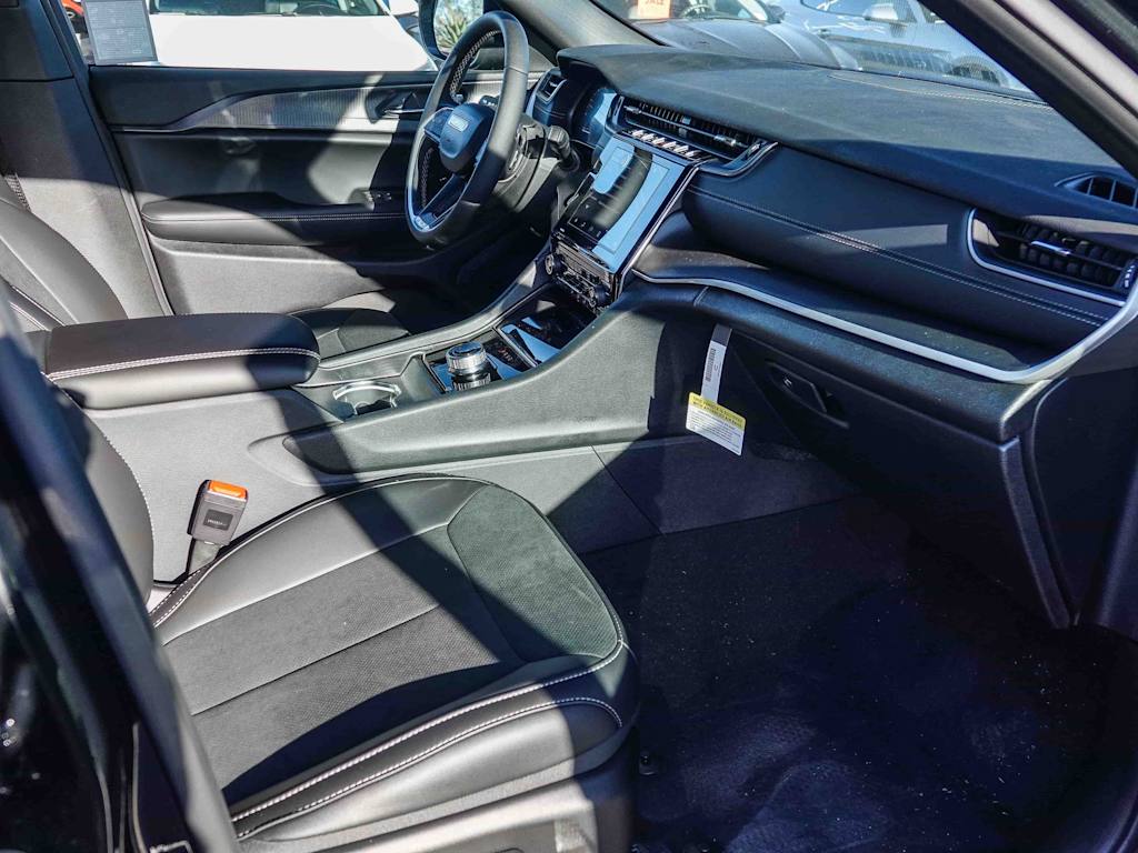 Thumbnail: 2025 Jeep Grand Cherokee - 10