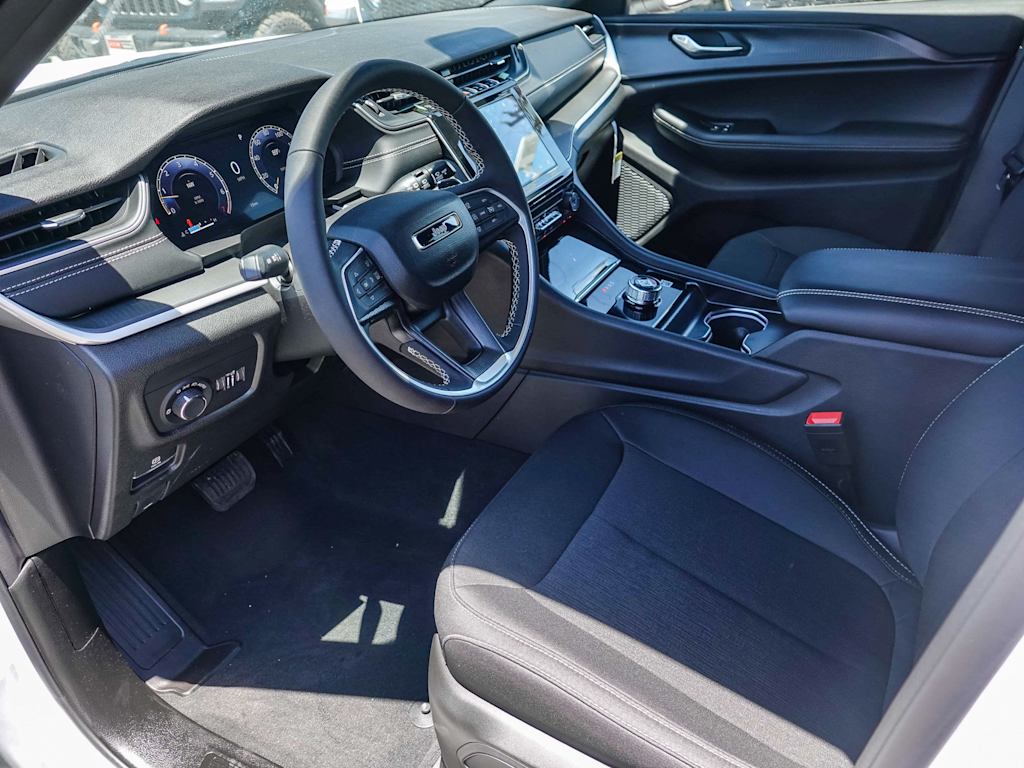 Thumbnail: 2026 Jeep Grand Cherokee - 13