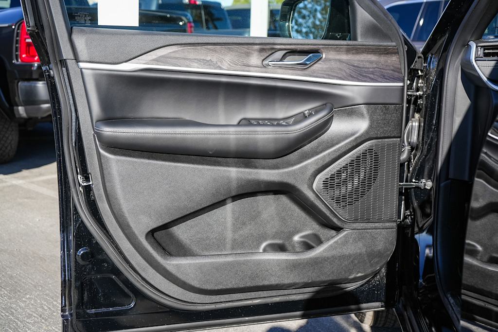 Thumbnail: 2026 Jeep Grand Cherokee - 24