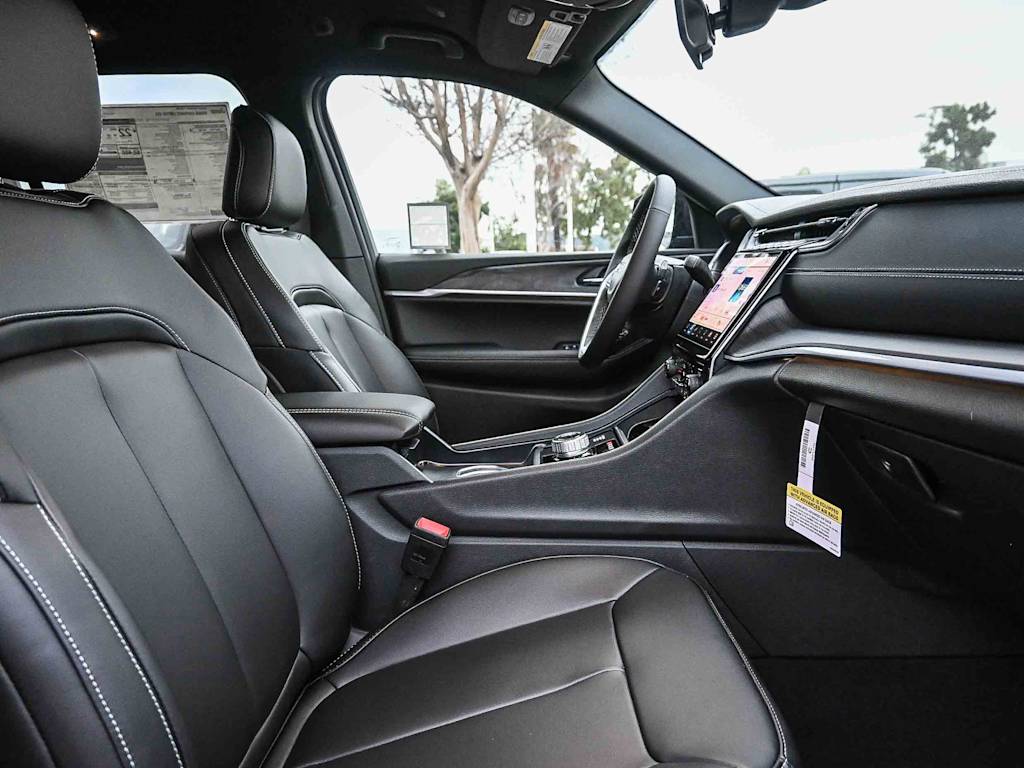 Thumbnail: 2025 Jeep Grand Cherokee - 36