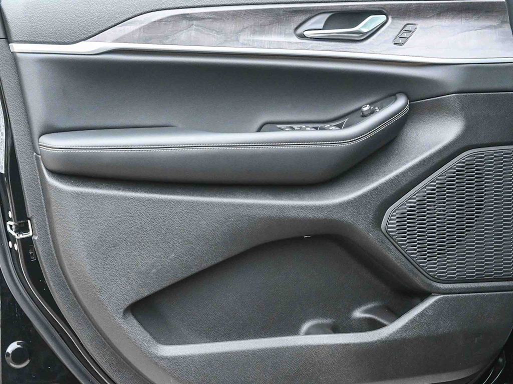 Thumbnail: 2025 Jeep Grand Cherokee - 26