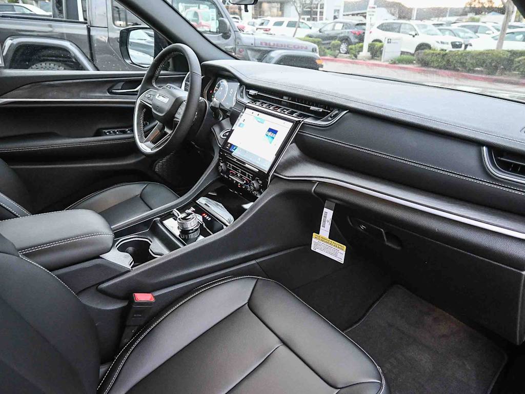 Thumbnail: 2025 Jeep Grand Cherokee - 35