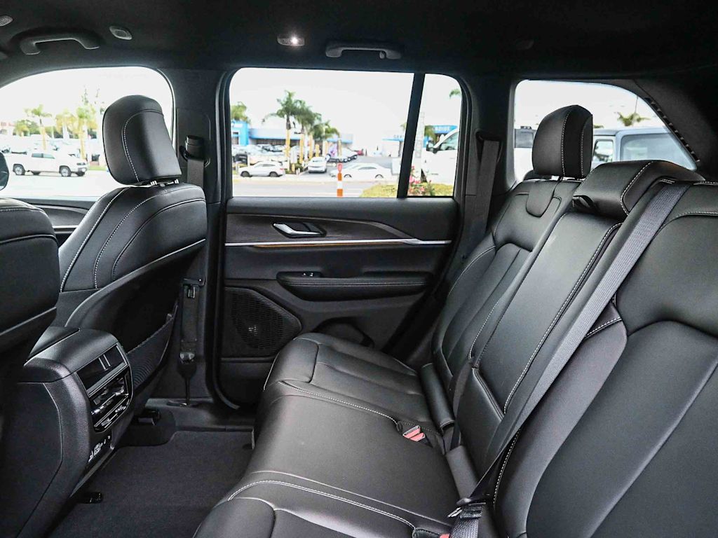 Thumbnail: 2025 Jeep Grand Cherokee - 12