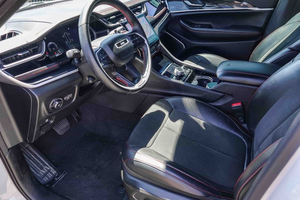 Thumbnail: 2022 Jeep Grand Cherokee - 10