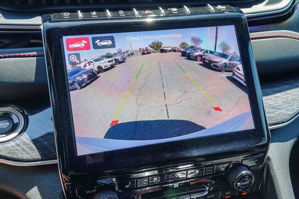 Thumbnail: 2022 Jeep Grand Cherokee - 26