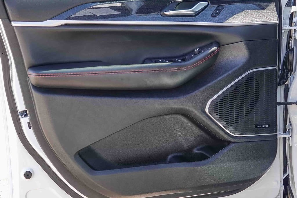 Thumbnail: 2022 Jeep Grand Cherokee - 23