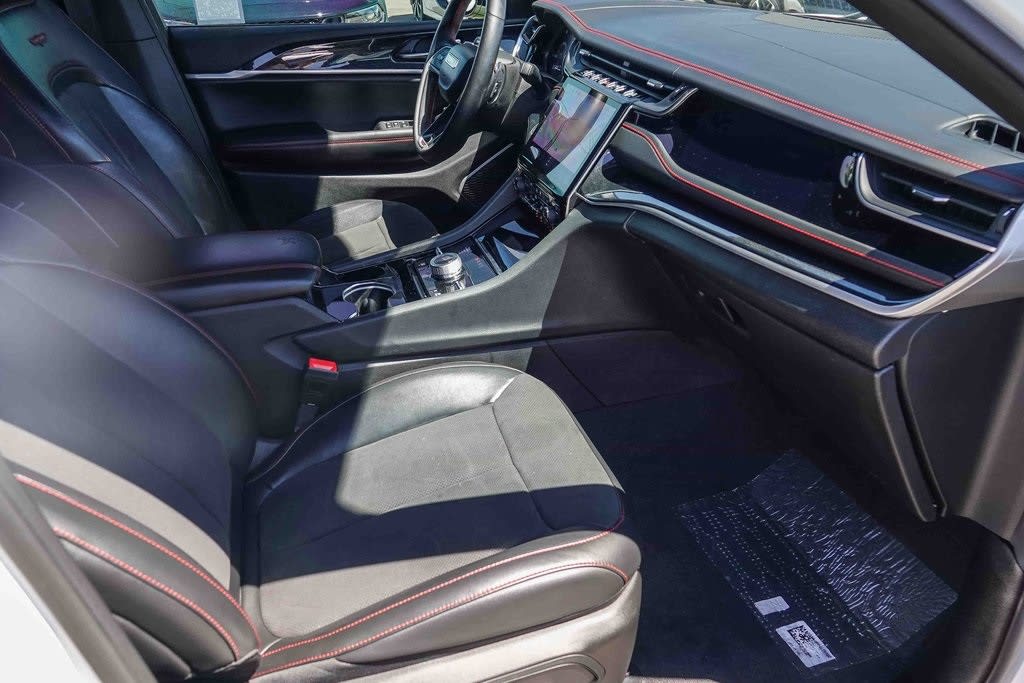 Thumbnail: 2022 Jeep Grand Cherokee - 9