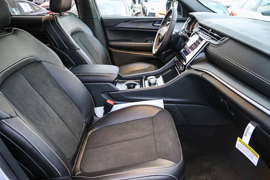 Thumbnail: 2025 Jeep Grand Cherokee L - 10