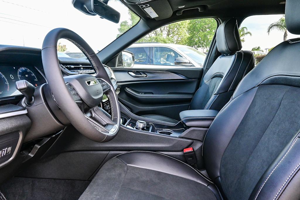 Thumbnail: 2025 Jeep Grand Cherokee L - 10