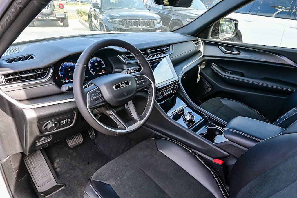 Thumbnail: 2025 Jeep Grand Cherokee L - 2