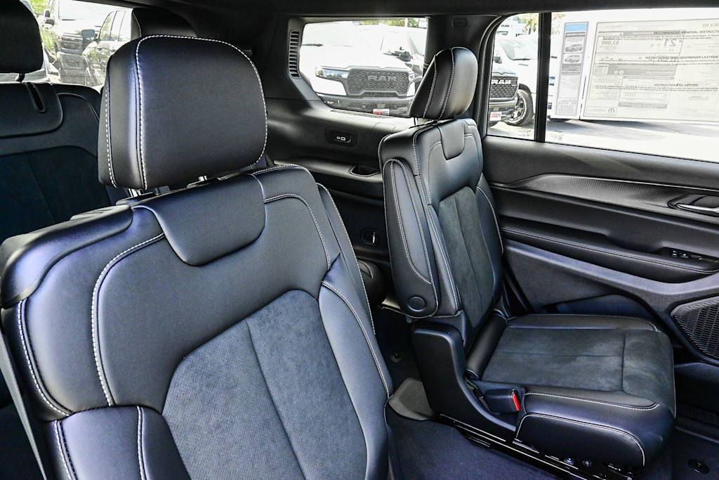 Thumbnail: 2025 Jeep Grand Cherokee L - 30