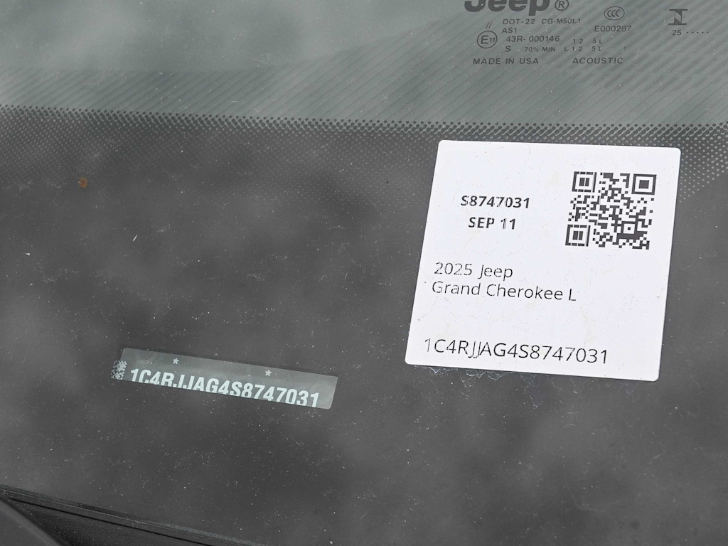 Thumbnail: 2025 Jeep Grand Cherokee L - 38