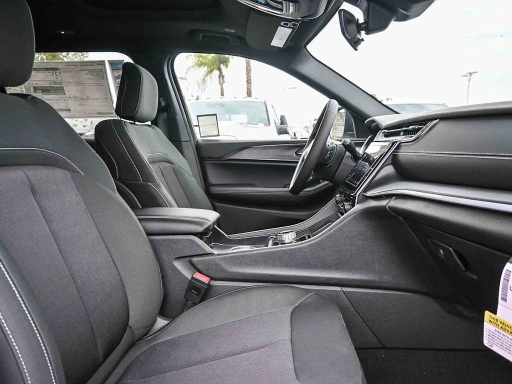 Thumbnail: 2025 Jeep Grand Cherokee L - 31