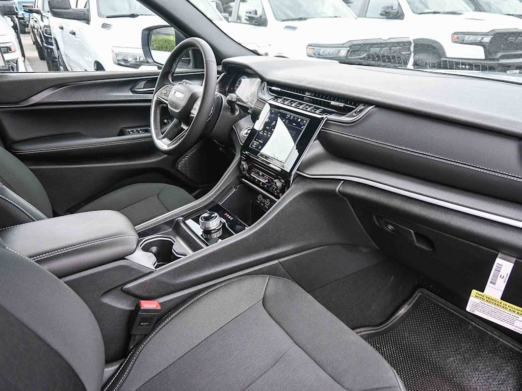 Thumbnail: 2025 Jeep Grand Cherokee L - 32