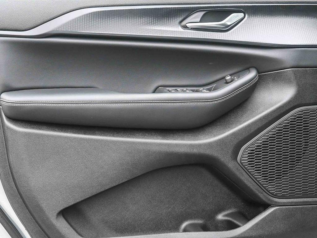 Thumbnail: 2025 Jeep Grand Cherokee L - 33