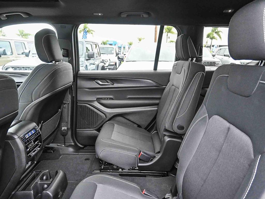 Thumbnail: 2025 Jeep Grand Cherokee L - 12