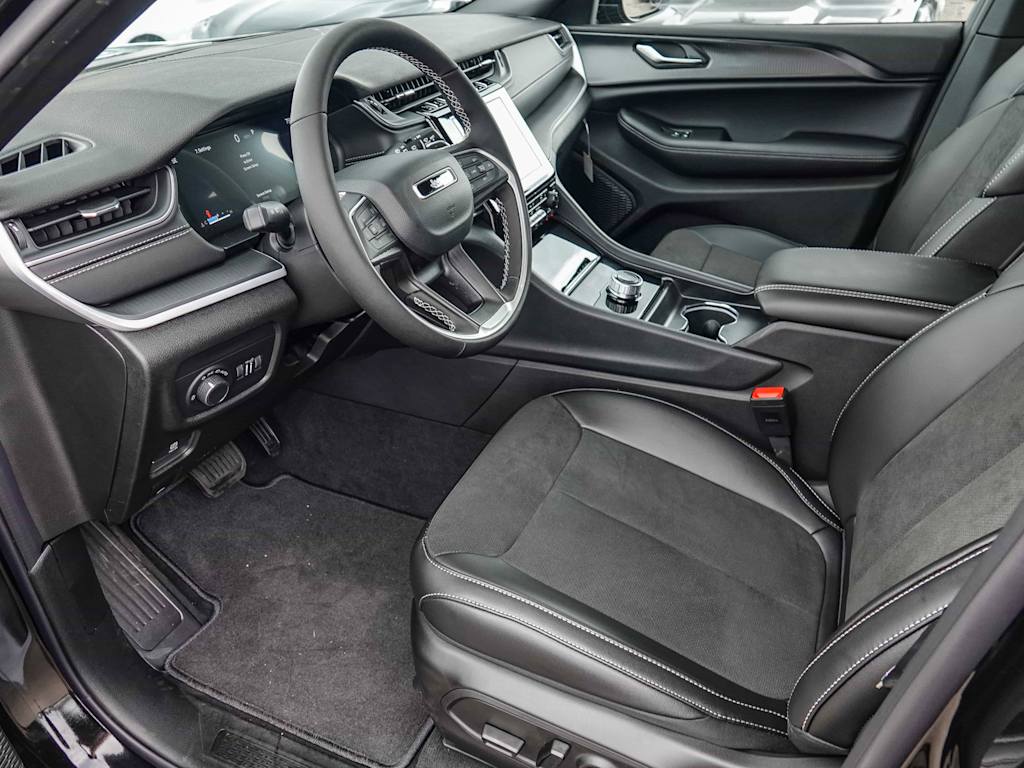 Thumbnail: 2025 Jeep Grand Cherokee L - 11