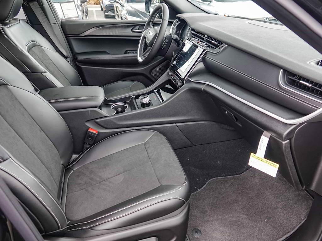 Thumbnail: 2025 Jeep Grand Cherokee L - 10