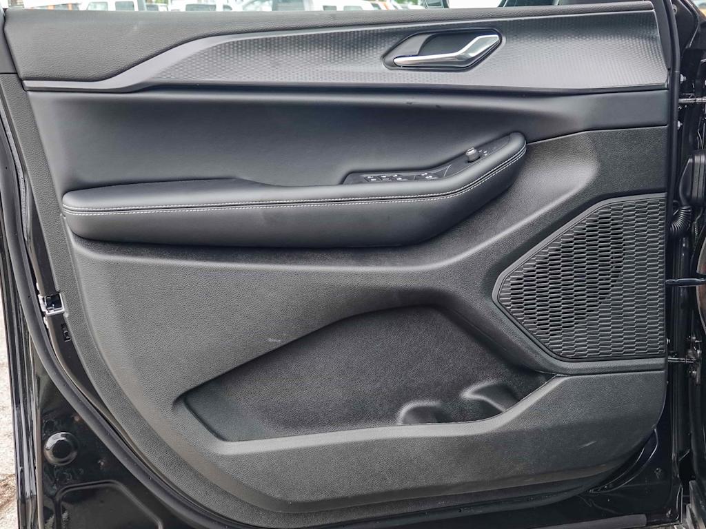 Thumbnail: 2025 Jeep Grand Cherokee L - 23