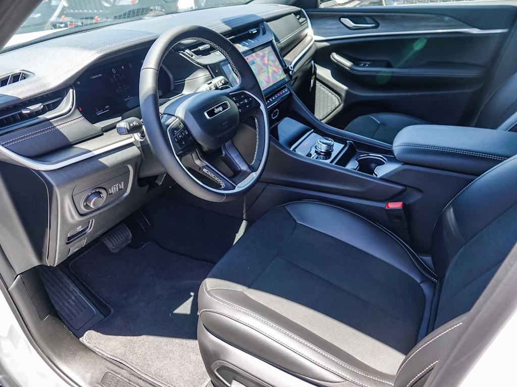Thumbnail: 2026 Jeep Grand Cherokee L - 31