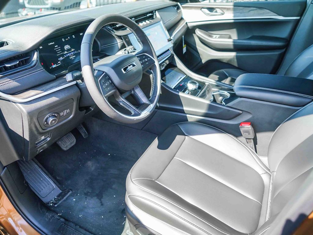 Thumbnail: 2026 Jeep Grand Cherokee L - 12