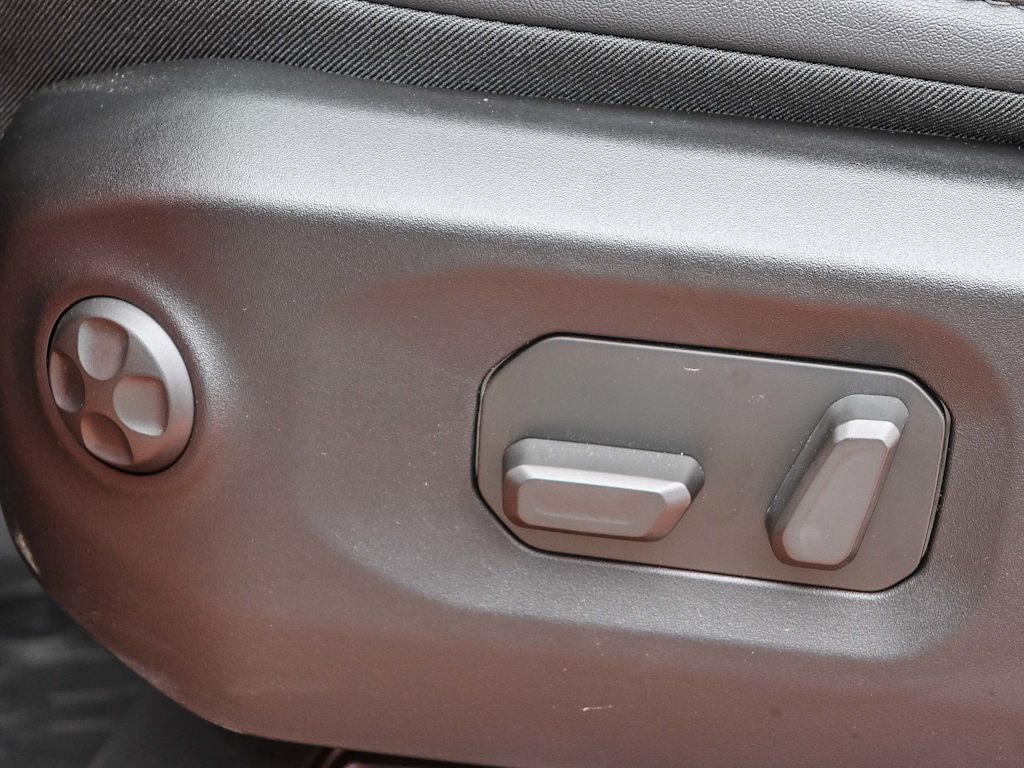 Thumbnail: 2025 Jeep Wrangler - 32