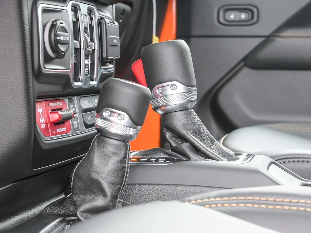 Thumbnail: 2025 Jeep Wrangler - 33