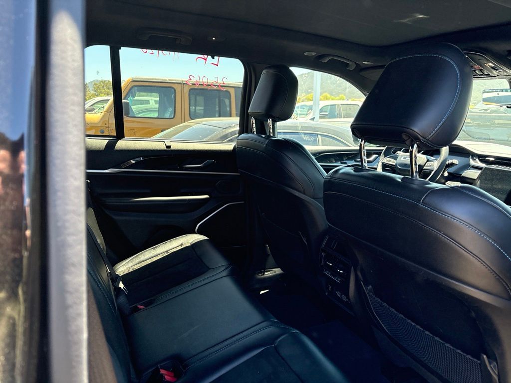 Thumbnail: 2022 Jeep Grand Cherokee - 8
