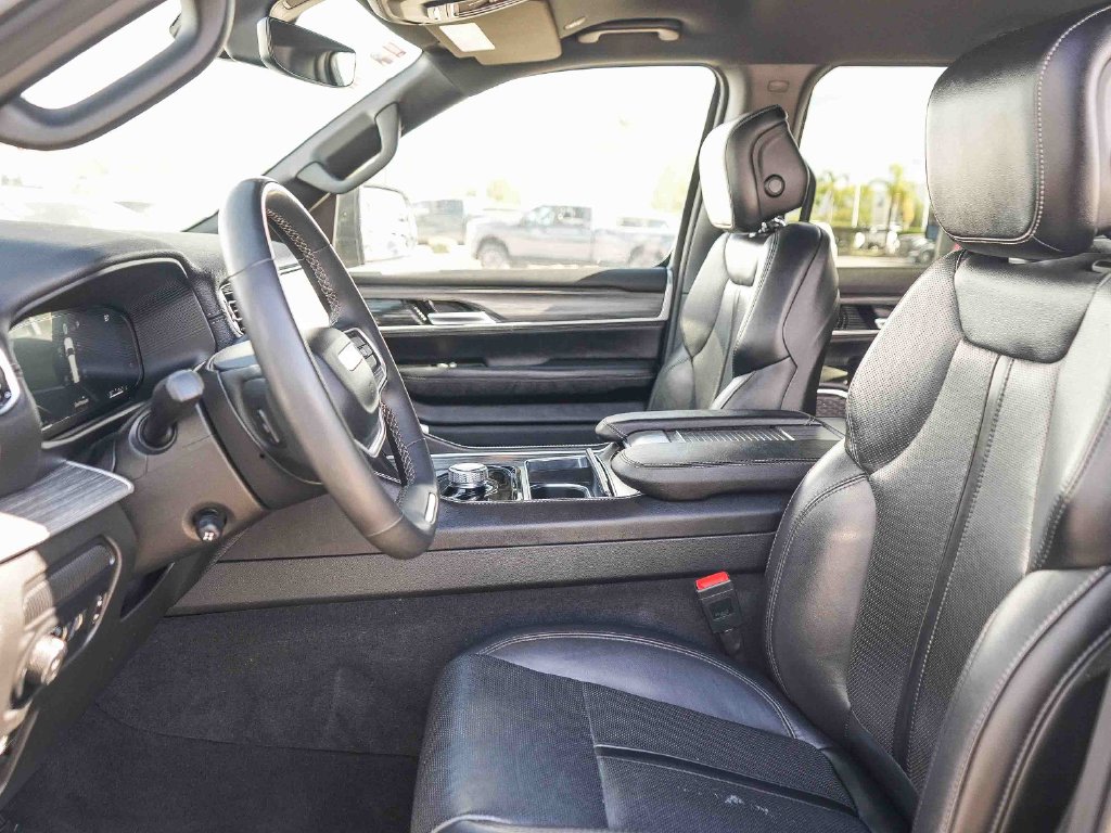 Thumbnail: 2024 Jeep Wagoneer - 11