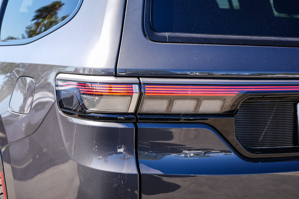 Thumbnail: 2026 Jeep Grand Wagoneer - 19