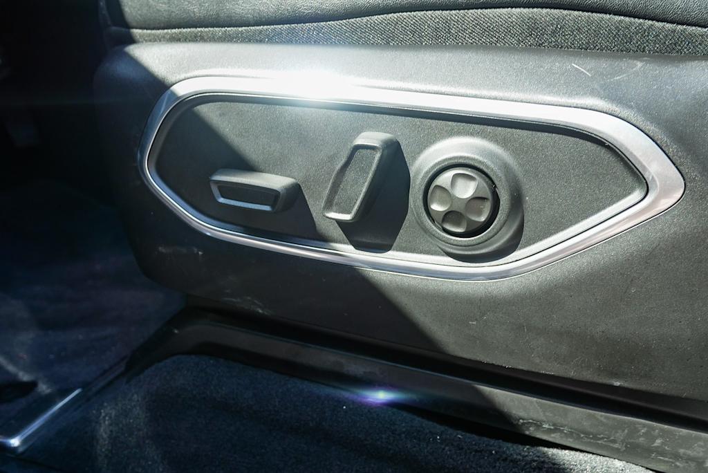 Thumbnail: 2026 Jeep Grand Wagoneer - 25