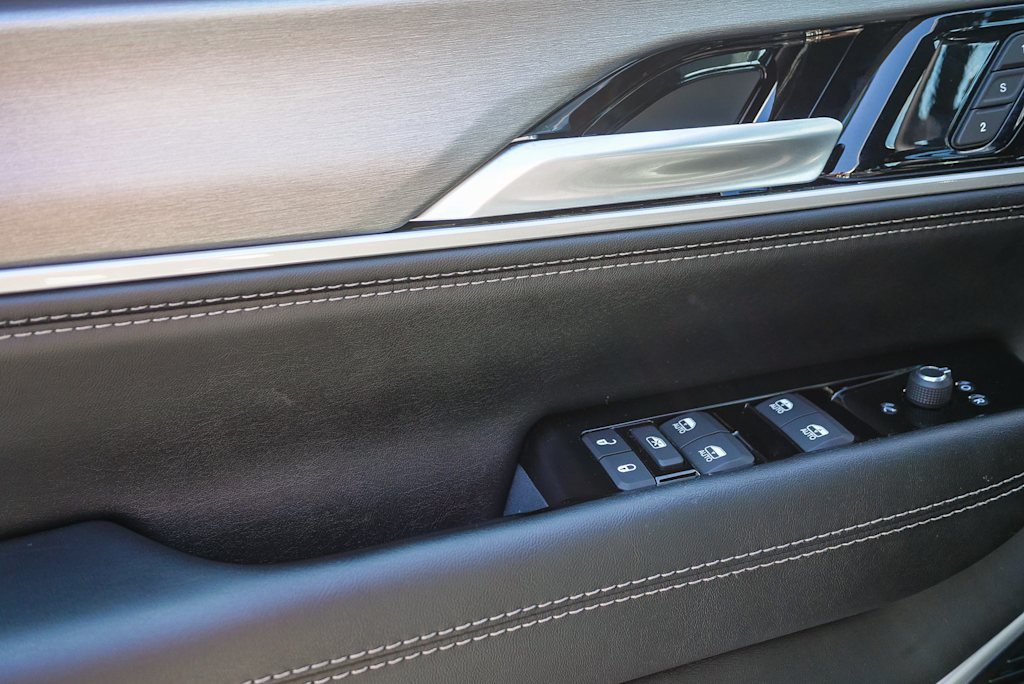 Thumbnail: 2026 Jeep Grand Wagoneer - 26