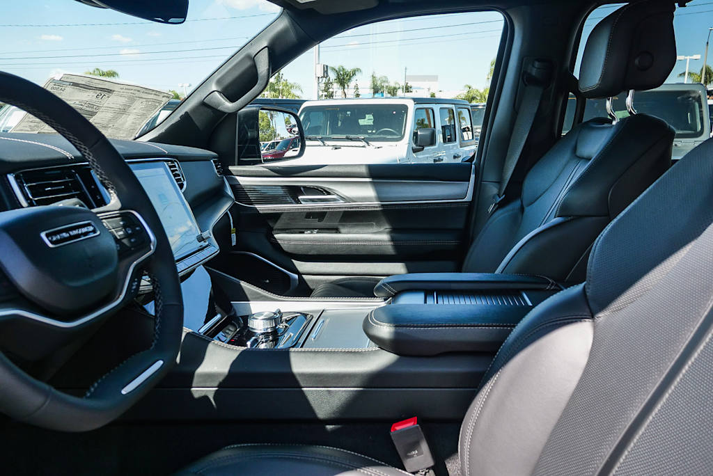 Thumbnail: 2026 Jeep Grand Wagoneer - 11