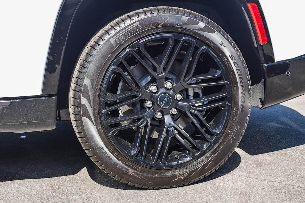 Thumbnail: 2026 Jeep Grand Wagoneer - 7