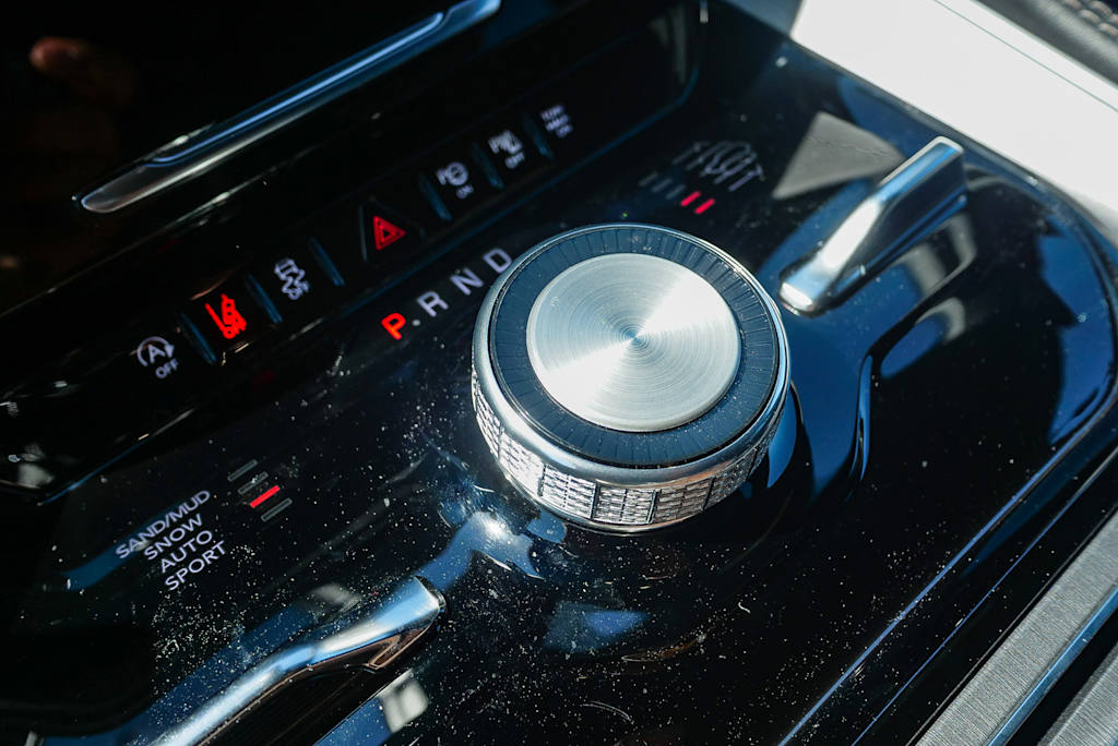 Thumbnail: 2026 Jeep Grand Wagoneer - 16