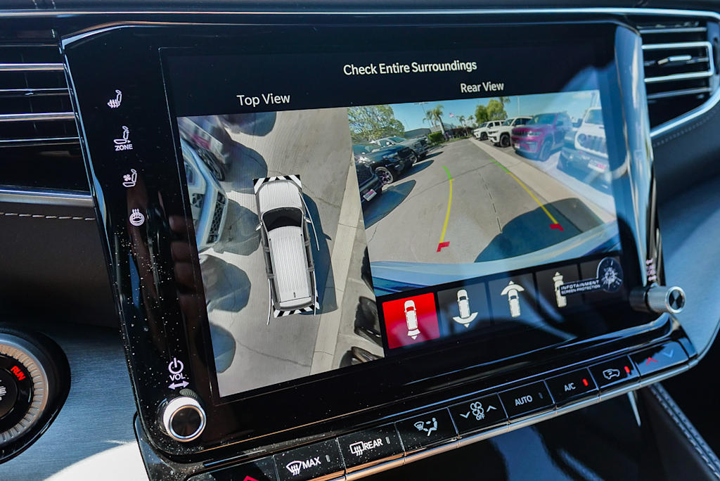 Thumbnail: 2026 Jeep Grand Wagoneer - 27