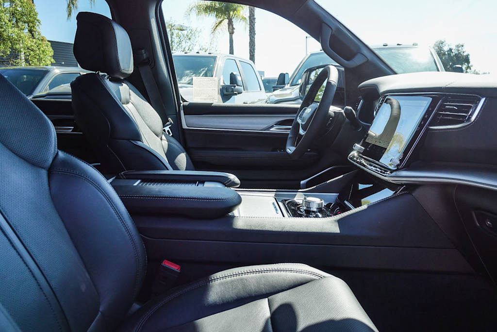 Thumbnail: 2026 Jeep Grand Wagoneer - 10