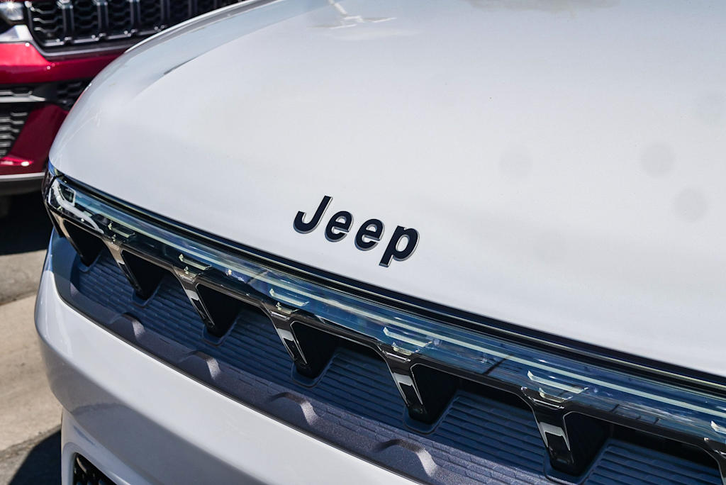 Thumbnail: 2026 Jeep Grand Wagoneer - 6