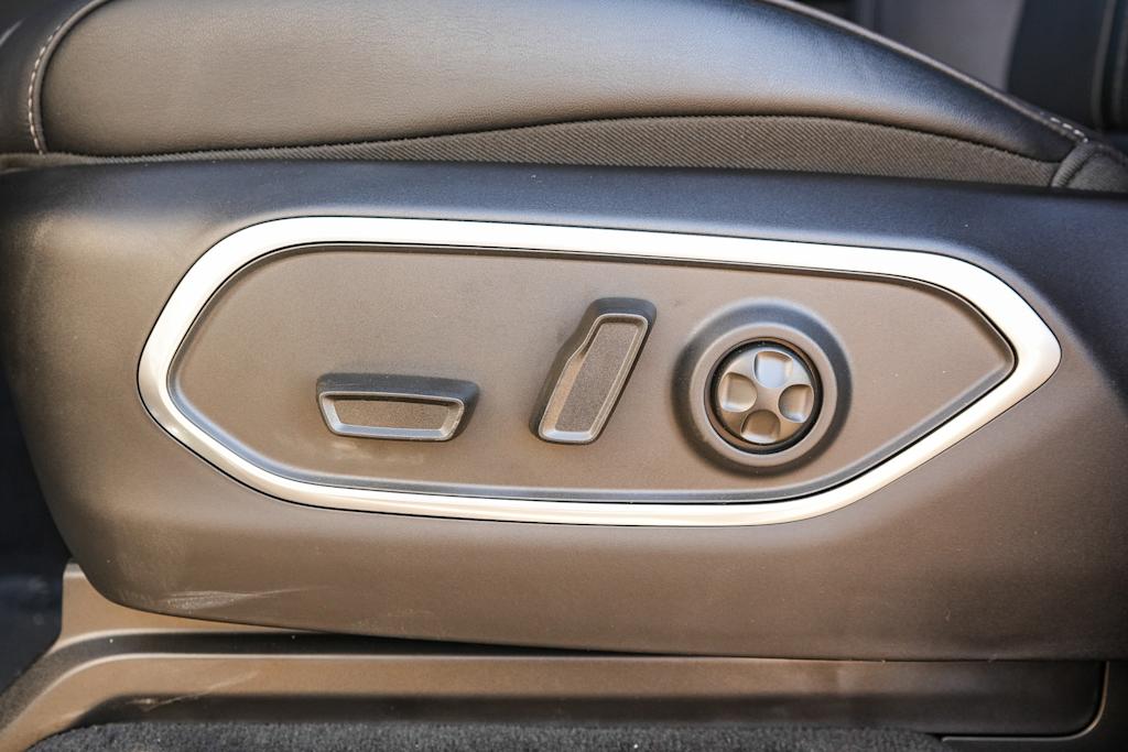 Thumbnail: 2026 Jeep Grand Wagoneer - 24