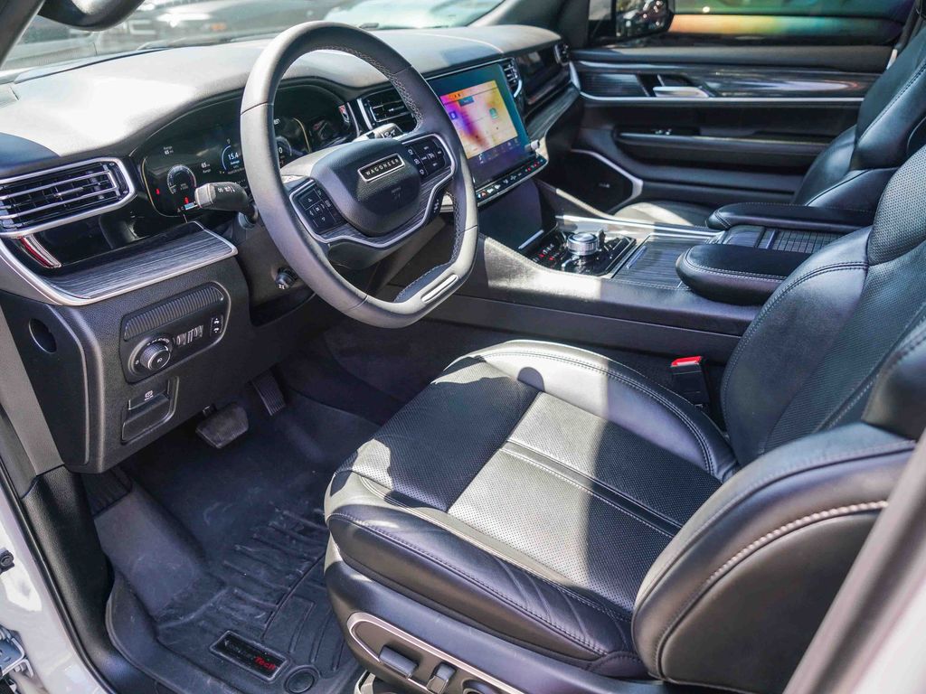 Thumbnail: 2022 Jeep Wagoneer - 11