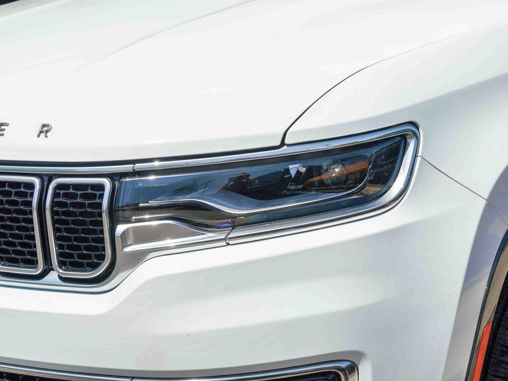 Thumbnail: 2022 Jeep Wagoneer - 19