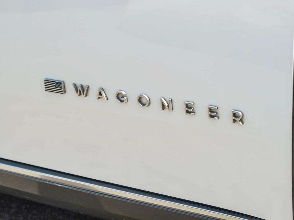 Thumbnail: 2022 Jeep Wagoneer - 20