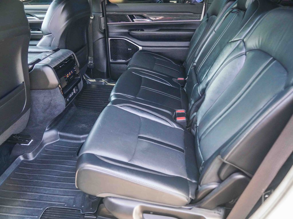 Thumbnail: 2022 Jeep Wagoneer - 12