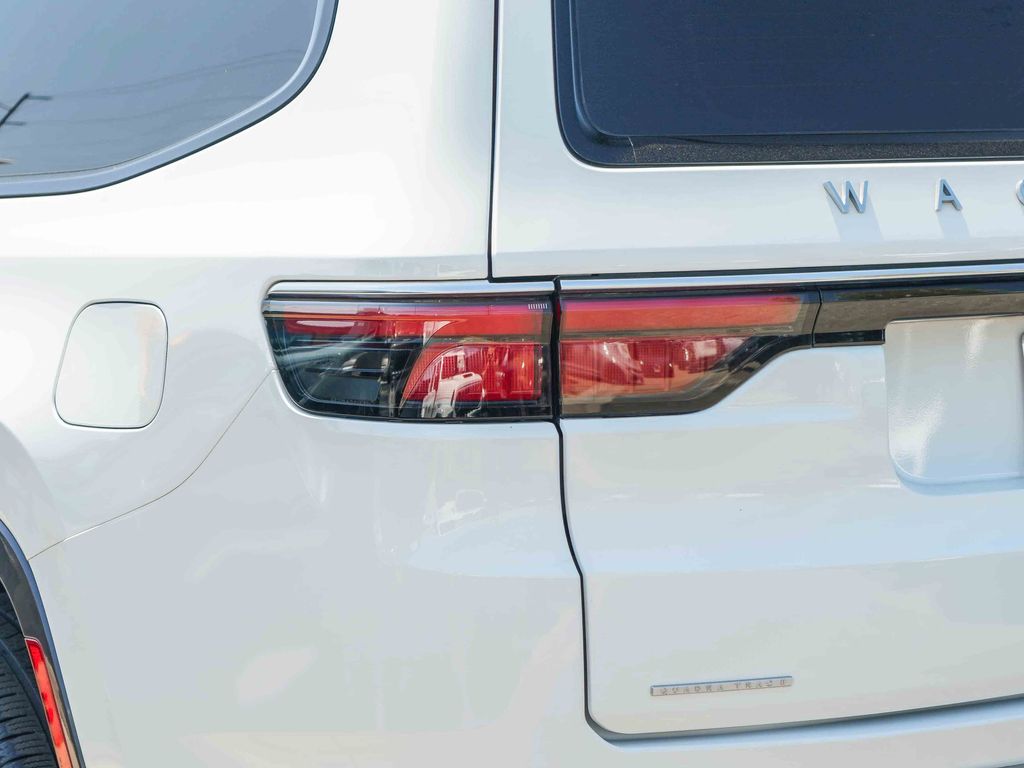 Thumbnail: 2022 Jeep Wagoneer - 6