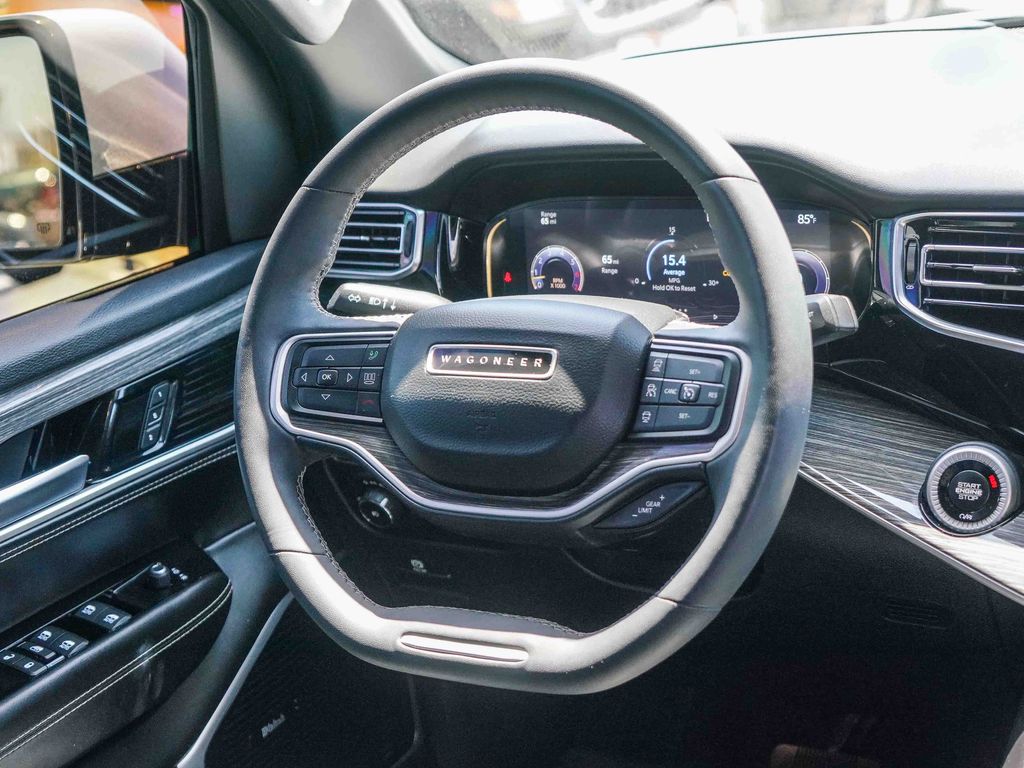 Thumbnail: 2022 Jeep Wagoneer - 9