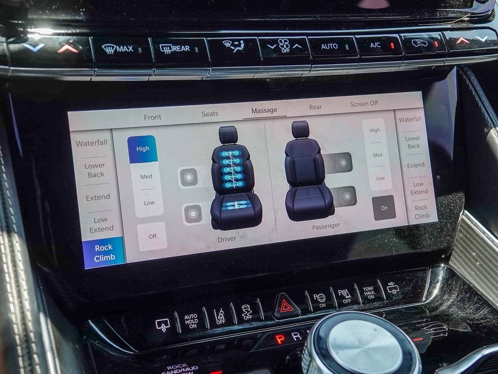 Thumbnail: 2022 Jeep Grand Wagoneer - 27
