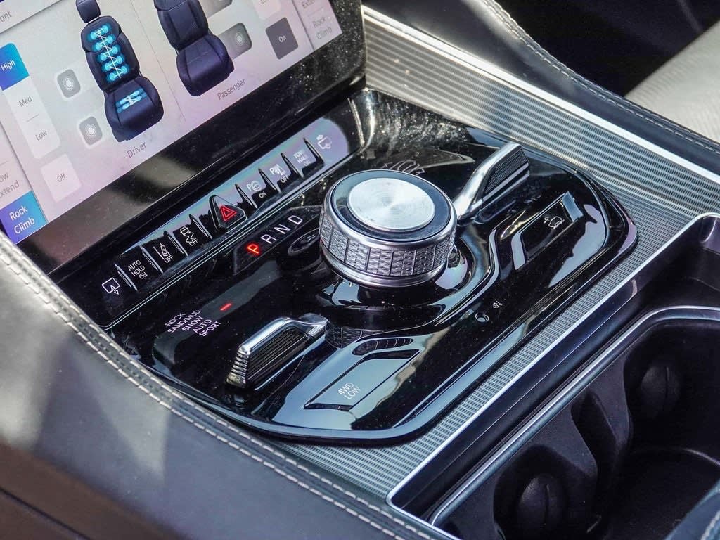 Thumbnail: 2022 Jeep Grand Wagoneer - 23